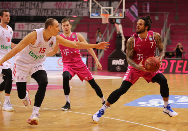 育年轻才俊 育年轻才俊