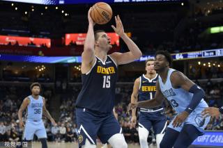 佩三位球员 佩三位球员